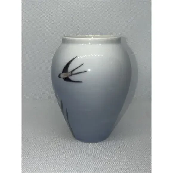 Royal Copenhagen Vase No 2676/271 - Picture 2 of 7